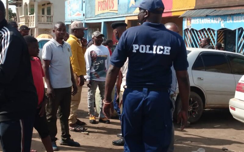 Nord-Kivu : les forces de l’ordre accompagnent la population de Kasindi dans les travaux communautaires