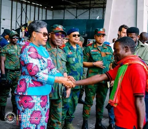 RDC : des militaires et policiers rapatriés de Goma reçus par la Première Ministre à Kinshasa