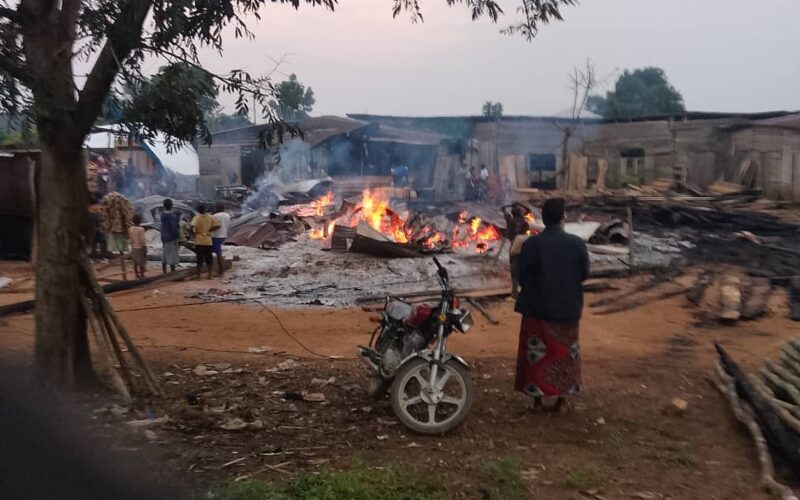 Oïcha : un incendie ravage plusieurs commerces, des pertes importantes enregistrées