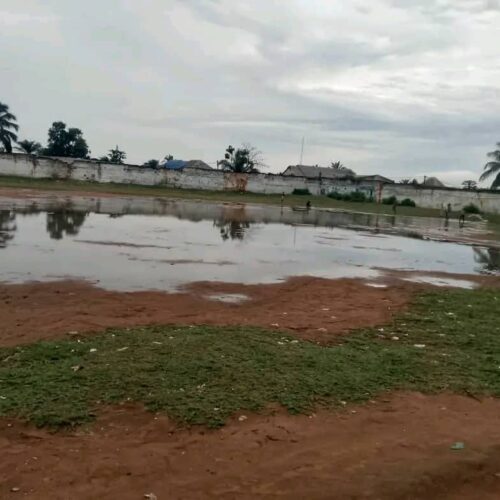 Kasaï : le stade Kanzala délabré après la pluie, la jeunesse oubliée malgré les tournois millionnaires( un constant du journaliste Felly Ephraïm Lukodi)
