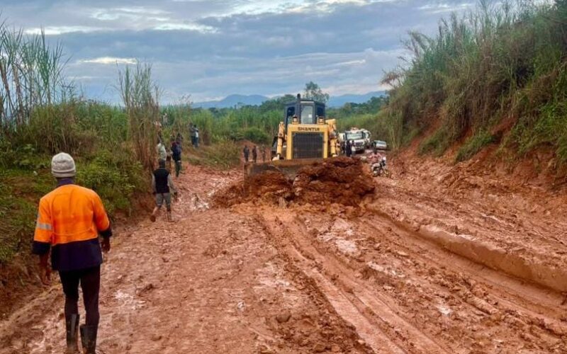 Ituri/RN27 : L’ORC à pied d’œuvre entre Lopa et la cité Jina malgré la pluie