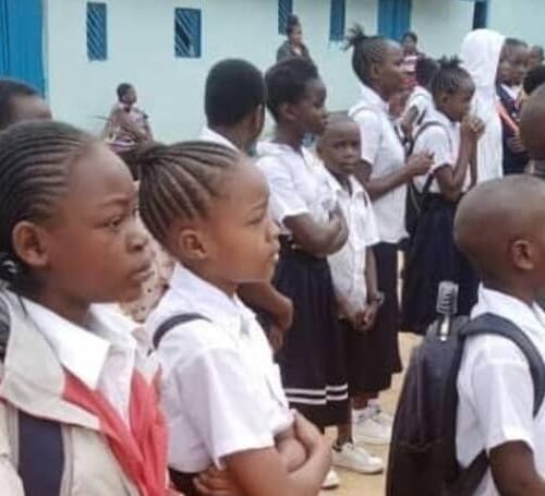 Mambasa : des parents exposés au défi lié à la préparation des élèves à l&rsquo;approche de la rentrée scolaire suite à l&rsquo;insécurité des rebelles ADF dans plusieurs villages