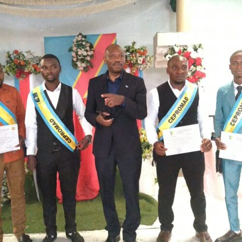 Kasindi éducation : après 3 ans d’attente, l’ISTMM CEPROMAD remet enfin leurs diplômes à 8 lauréats devant le bourgmestre et plusieurs autres autorités