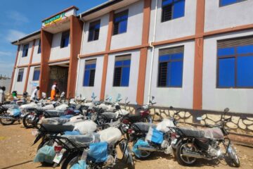 Bunia : le complexe scolaire la Racine 2 remet 22 motos en crédit à ses enseignants pour améliorer leur mobilité